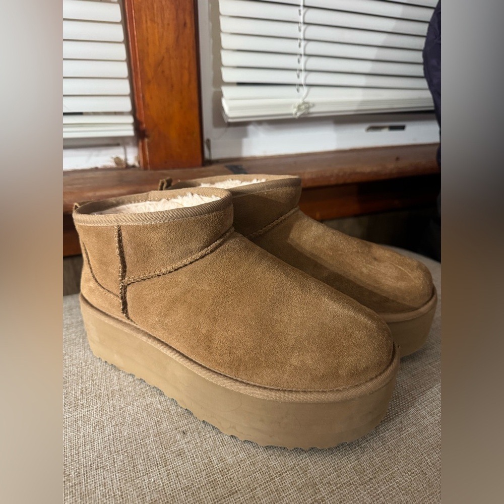Platform UGGs - image 1
